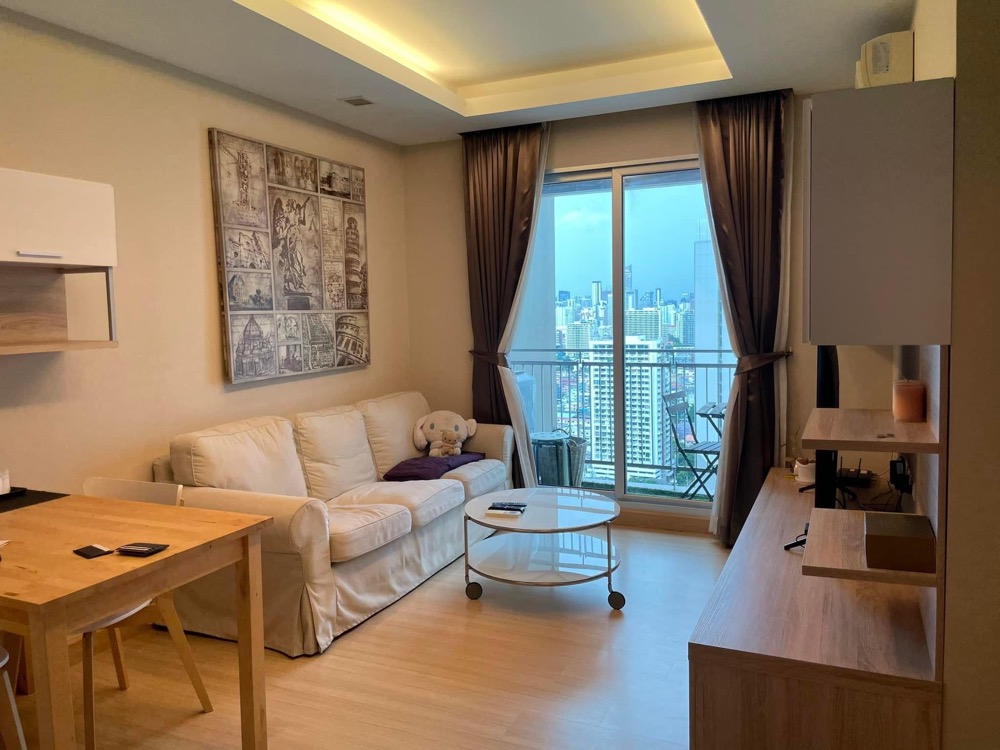 For rent Thru Thonglor on Phetchburi road near Thonglor and Ekkamai high floor clear view