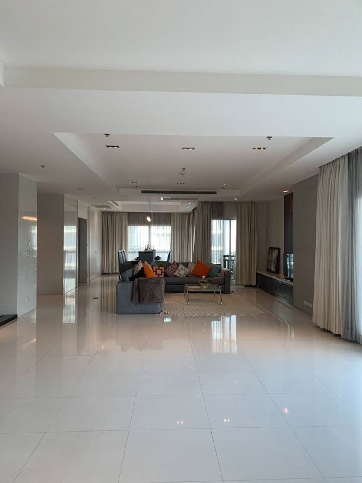 +++ Urgent rent +++ Royal Residence Park *** 3 bedrooms, size 230 sq m, fully furnished, ready to move in. +++ Urgent rent +++ Royal Residence Park *** 3 bedrooms, size 230 sq m, fully furnished, ready to move in.