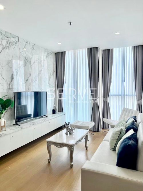 Corner Room 2 Beds Nice View and Nice Decorate Super High Fl. 45+ Perfect Location BTS Phloen Chit at Noble Ploenchit Condo / For Rent