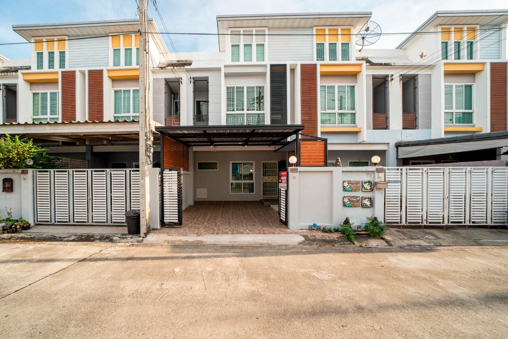 ทาวน์โฮม 2 ชั้น ปรับปรุงเสร็จ พร้อมอยู่ โครงการ แอทโฮม รามอินทรา