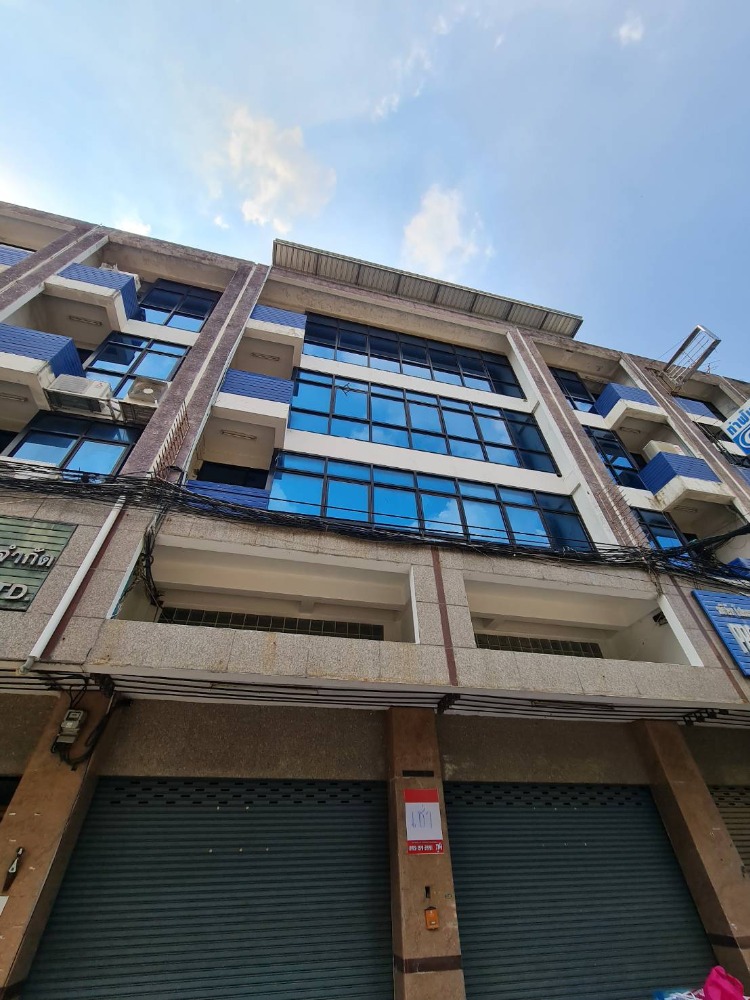 Commercial building, next to Maxval, cheap price 25k, contract 1-3 years, new renovation Commercial building, next to Maxval, cheap price 25k, contract 1-3 years, new renovation