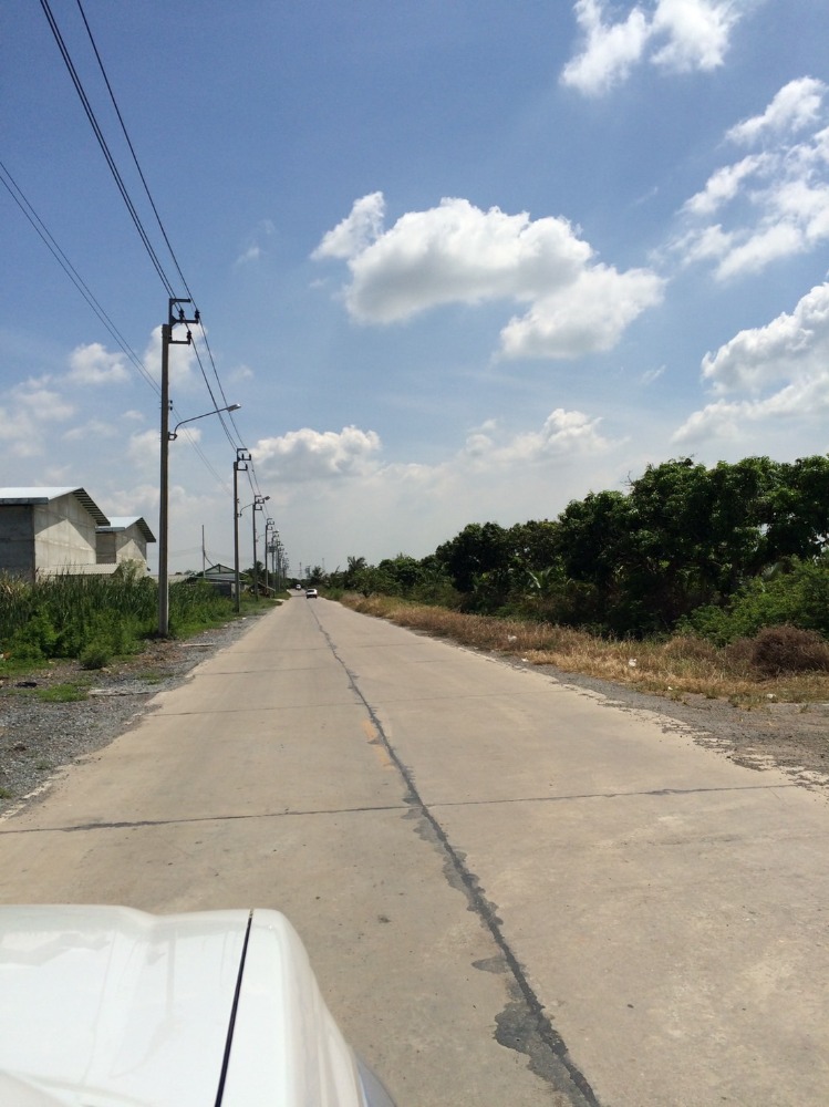 Land for sale, 29 rai, Lat Krabang-Luang Phaeng-Chachoengsao Road. Near the motorway and Siam Premium Outlet. Can be accessed both via motorway and via Soi Wat Bua Roi The entrance of the alley at Terdthai market On the side of Luang Phaeng-Lat Krabang Ro Land for sale, 29 rai, Lat Krabang-Luang Phaeng-Chachoengsao Road. Near the motorway and Siam Premium Outlet. Can be accessed both via motorway and via Soi Wat Bua Roi The entrance of the alley at Terdthai market On the side of Luang Phaeng-Lat Krabang Ro