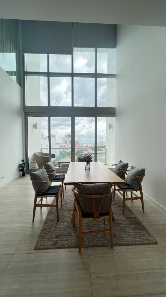 185 Rajadamri 2bed 2bath 160sqm. 200,000/mth Am: 0656199198 185 Rajadamri 2bed 2bath 160sqm. 200,000/mth Am: 0656199198