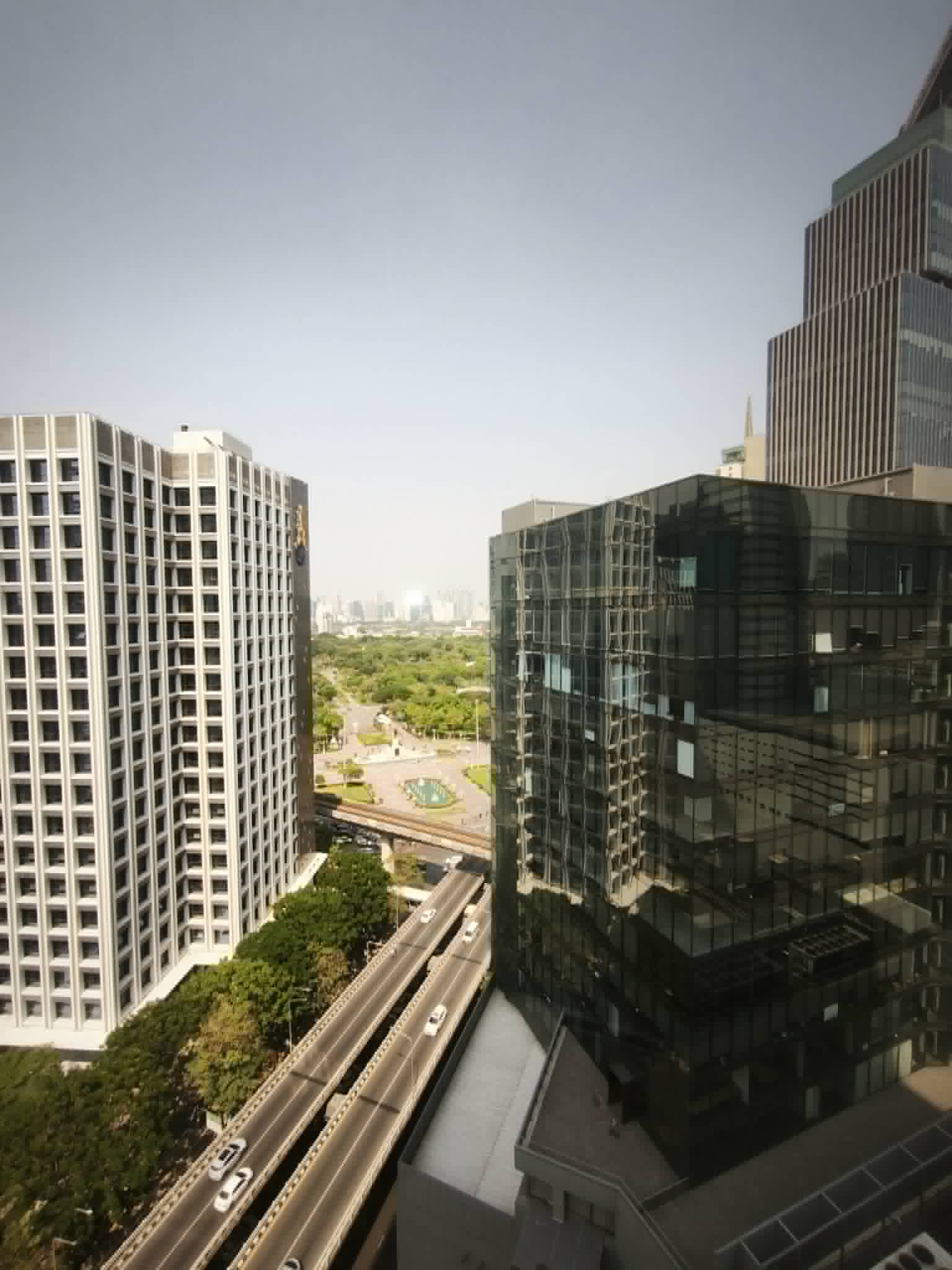 เซอร์วิสออฟฟิศ พื้นที่สำนักงานให้เช่า สีลม ศาลาแดง Serviced Office พื้นที่เริ่มต้นสำหรับ 1 - 100 ท่าน ตกแต่งสวย พร้อมเข้าอยู่ อาคาร สีลม เอจ - Silom Edge Office Building ใกล้รถไฟฟ้า BTSศาลาแดง, MRTสีลม เริ่มต้น 9,000 บาท