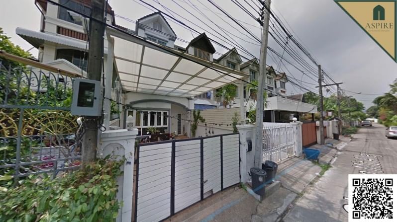 [ขายพร้อมผู้เช่า] บ้านทาวน์เฮ้าส์ 4 ชั้นรีโนเวทใหม่ เอกมัย ซอย10 แยก 6 แบบ 5 ห้องนอน ขนาด 300 ตร.ม