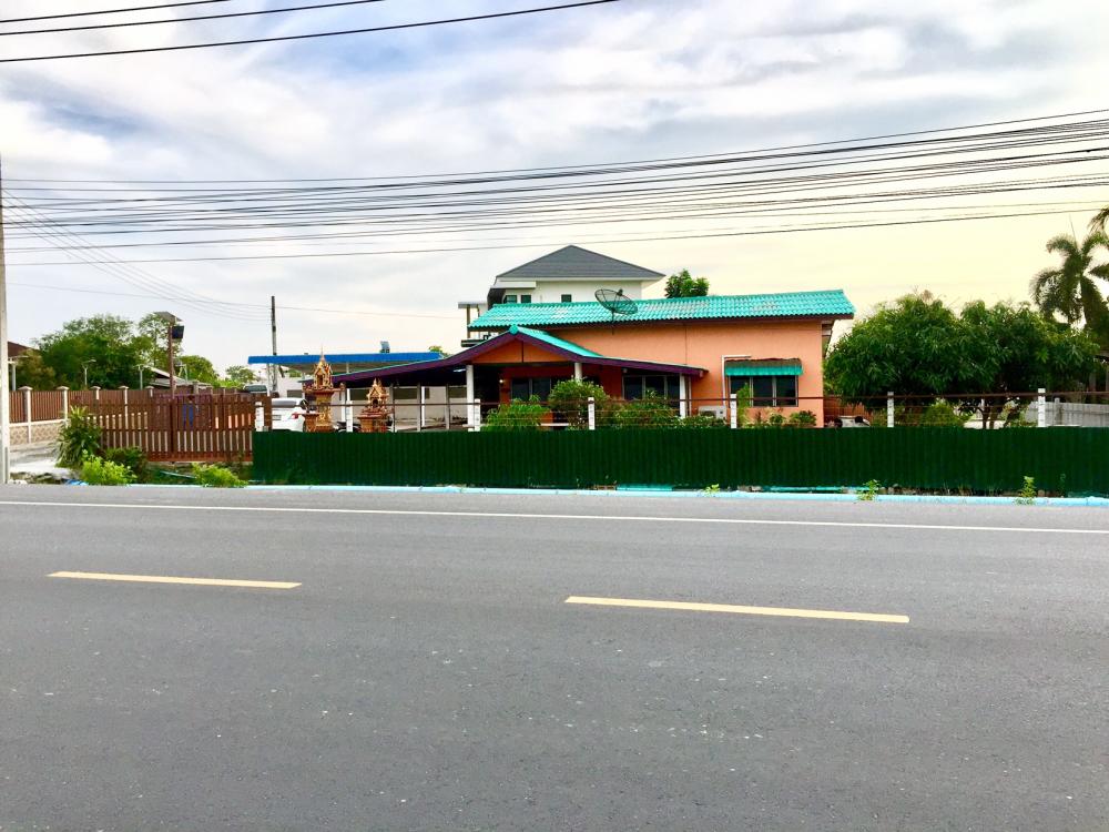 House for rent, 170 square meters of land, next to the main road, suitable for doing business in Lat Krabang, near Suvarnabhumi Airport Can enter the motorway