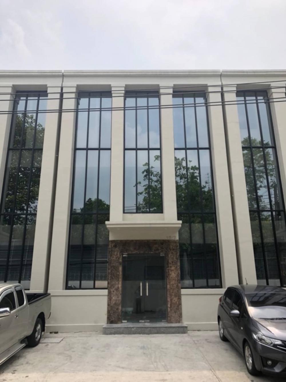 Home Office & Warehouse for Rent Near BTS Udomsuk Home Office & Warehouse for Rent Near BTS Udomsuk