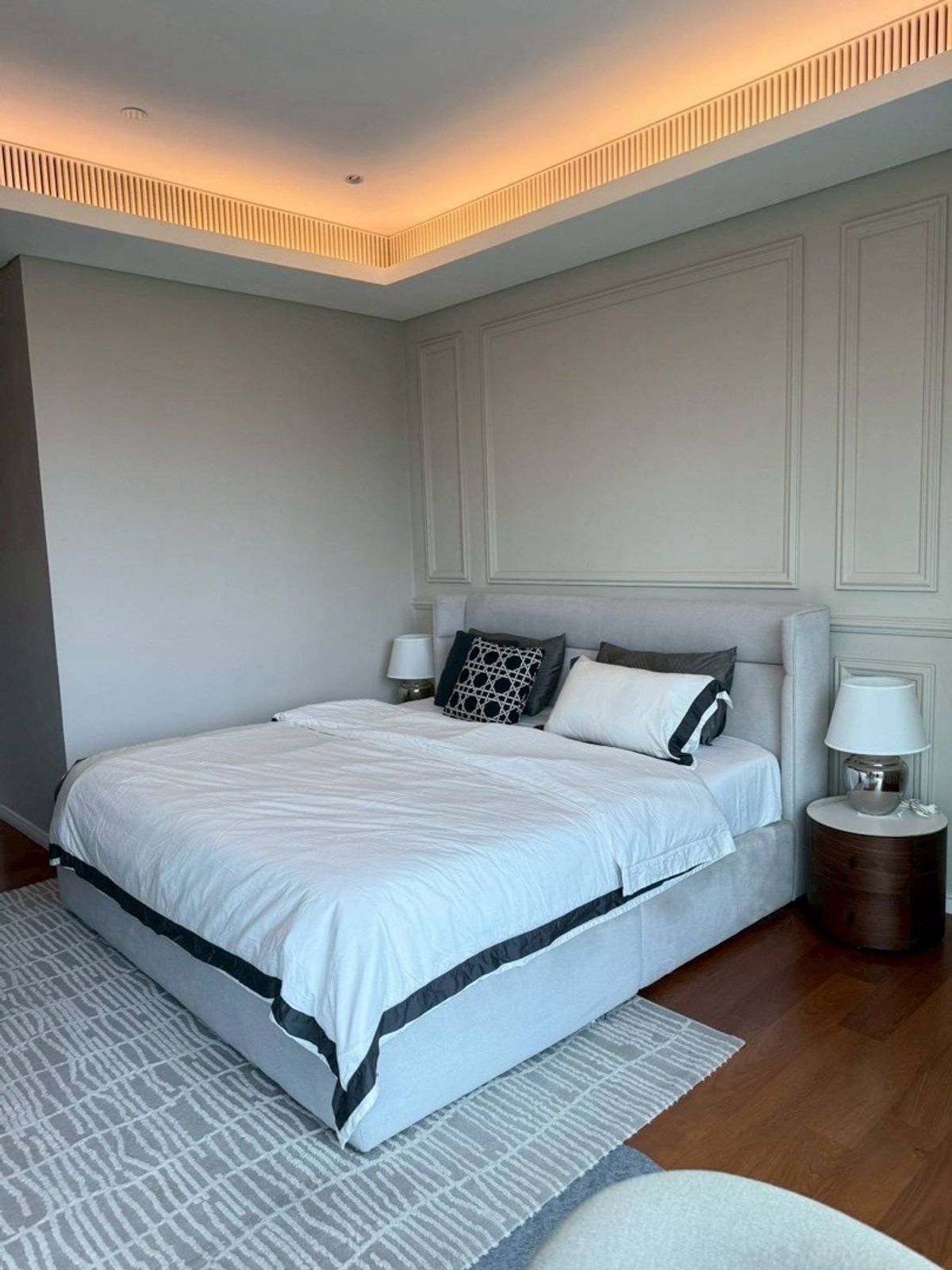 ++Urgent sale++ Sindhorn Tonson** 1 bedroom, size 86.45 sq m., ready to move in, beautifully decorated. – รูปที่ 2