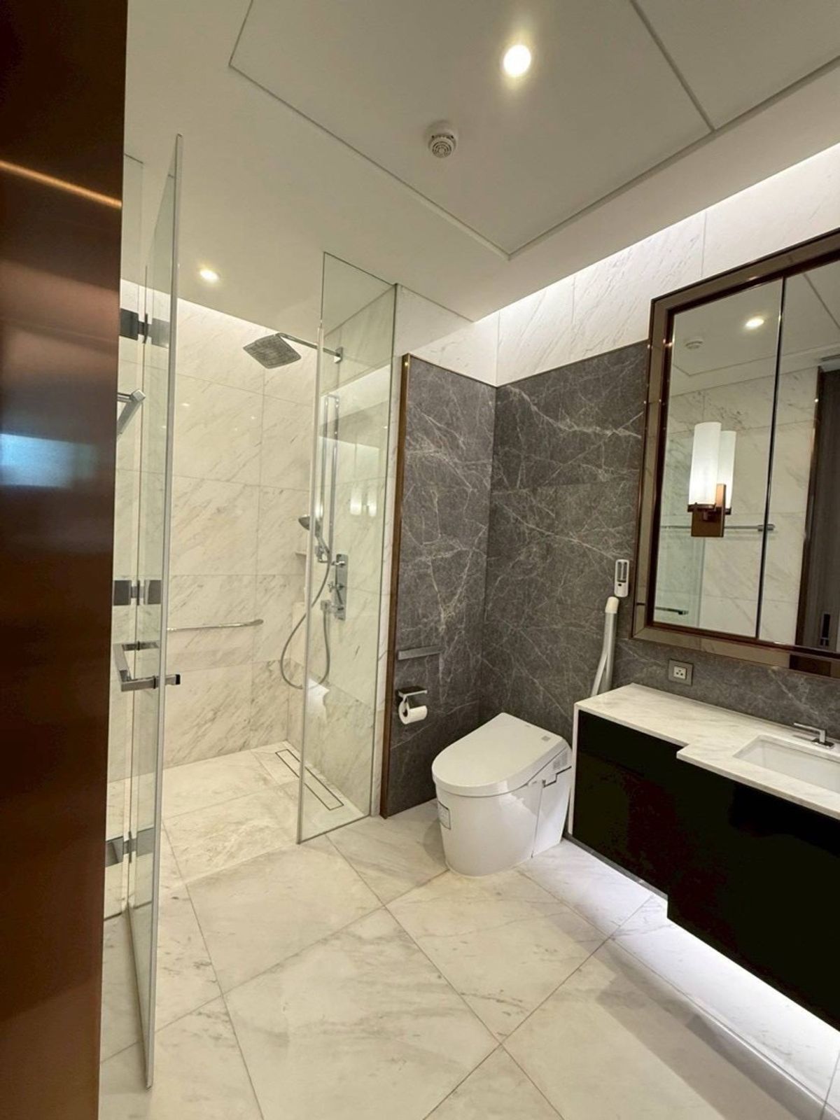 ++Urgent sale++ Sindhorn Tonson** 1 bedroom, size 86.45 sq m., ready to move in, beautifully decorated. – รูปที่ 4