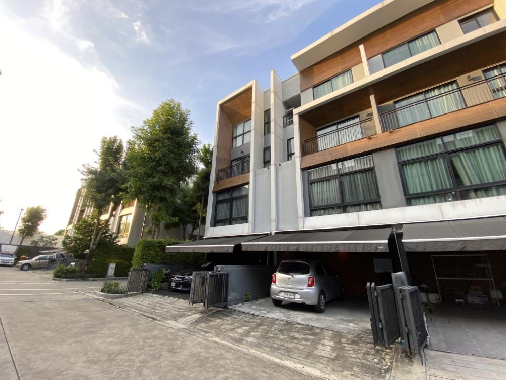 For rent, 3.5-storey townhome, Arden Ladprao 71 project.