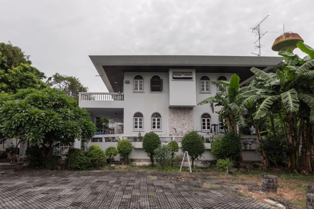 Large detached house on a plot of nearly 1 rai –  Eua Suk Village, Pattanakarn 58 – 10 Bedrooms (For Sale) FAS111