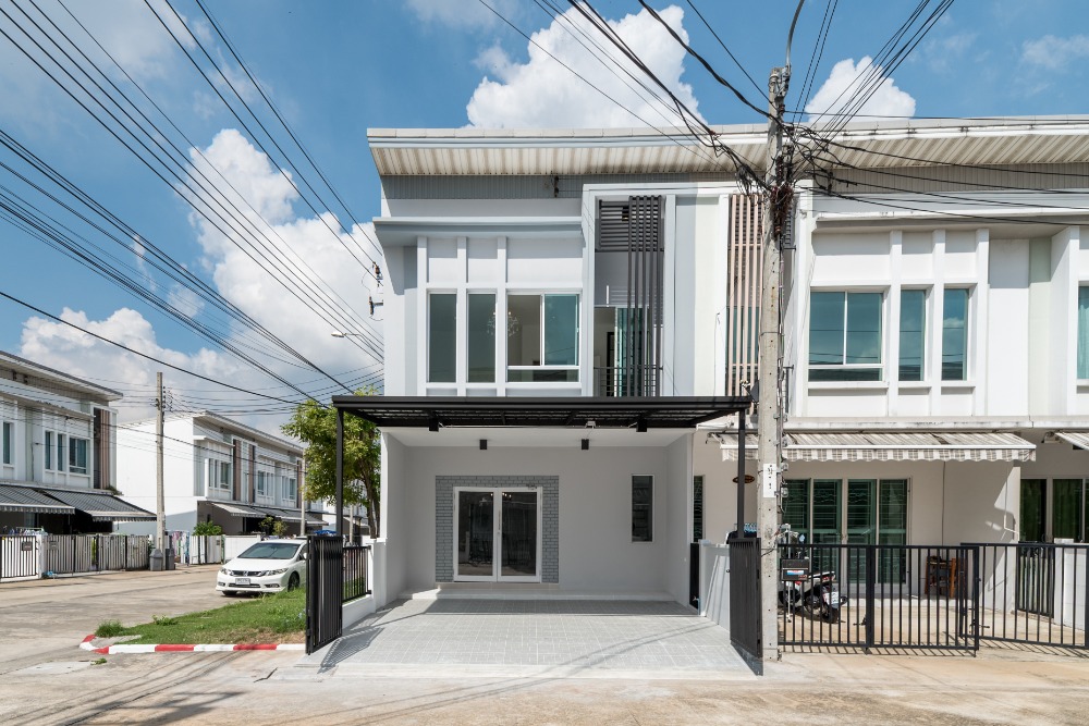 Pleno Wongwaen-Ramintra, 2-storey townhome behind the newly renovated corner