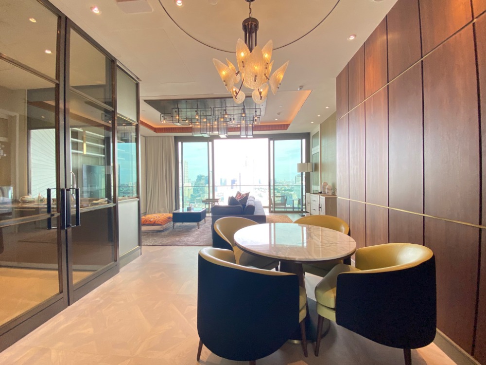 Condo for RENT *The Residences At Mandarin Oriental Bangkok, 20+ high floor, corner room, south, world class project @350,000 Baht