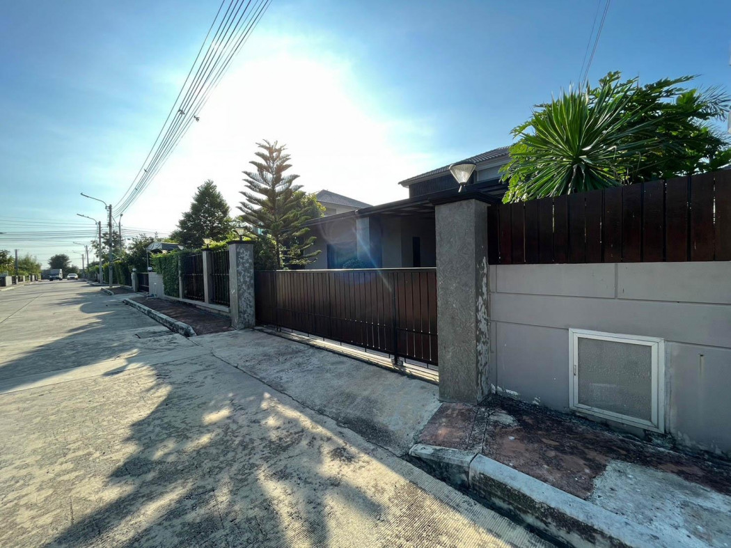 Single house for sale, The Plant, Chalong Krung, decorated in luxury style, 2 floors, 100 sq m. Single house for sale, The Plant, Chalong Krung, decorated in luxury style, 2 floors, 100 sq m.