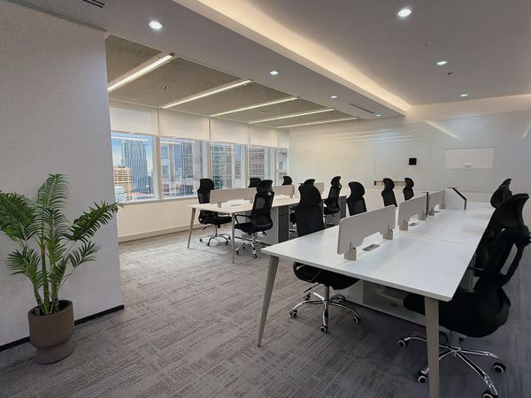 office for rent Empty space and Full Furnished zone, Siam, Chidlom, Ploenchit, next to BTS / MRT, convenient to travel.