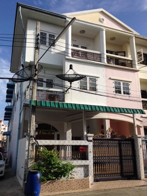 3-storey townhouse, Sikarin Village (Petchkasem 10), 18 square meters 3-storey townhouse, Sikarin Village (Petchkasem 10), 18 square meters
