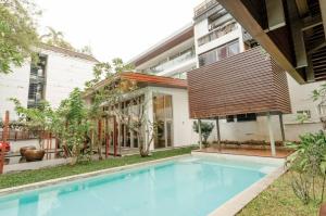 6 bedroom house for rent
