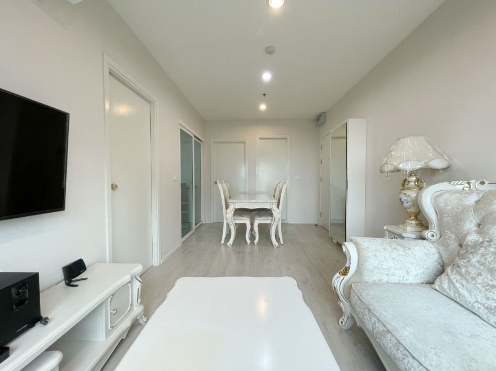 🔥For Rent Now🔥 Aspire Sathorn-Thapra, right next to the BTS station. Easy city living, close to Sathorn and Silom.