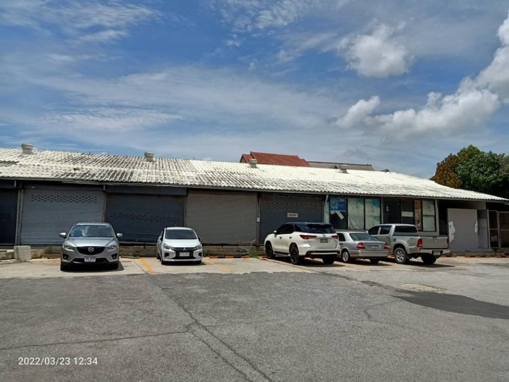 Warehouse for rent on Phaholyothin Road / Unity Department Store, golden location in downtown Saraburi, 269 sq m. Warehouse for rent on Phaholyothin Road / Unity Department Store, golden location in downtown Saraburi, 269 sq m.
