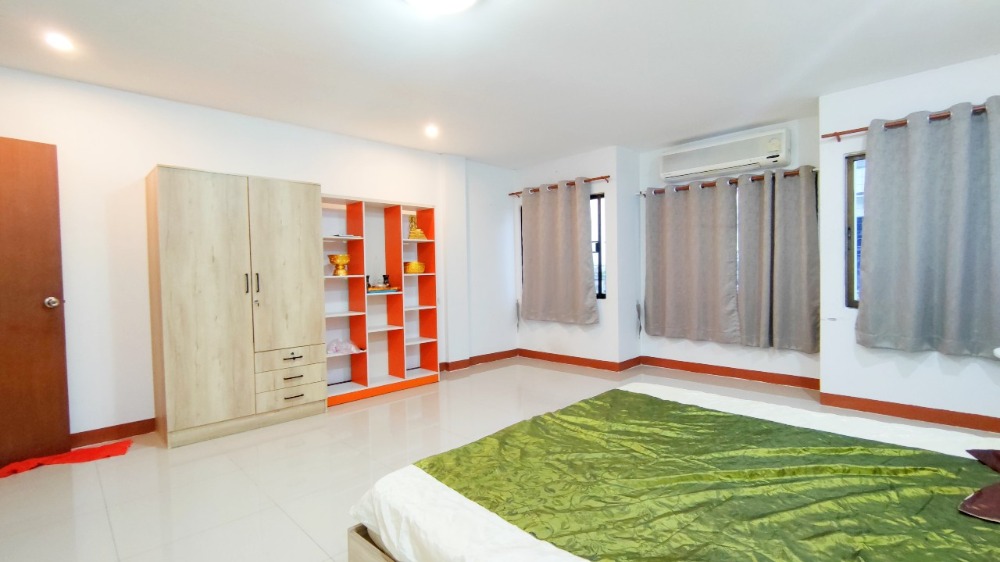 ขาย ทาวน์โฮม 3 ชั้น 31 ตร.วา 240 ตรม. ซอยนาคนิวาส 7 (สังคมสงเคราะห์ 16 แยก 7) ทำเลสงบ ห่างจากเซ็นทรัล อีสวิลล์ เพียง 2 กม.