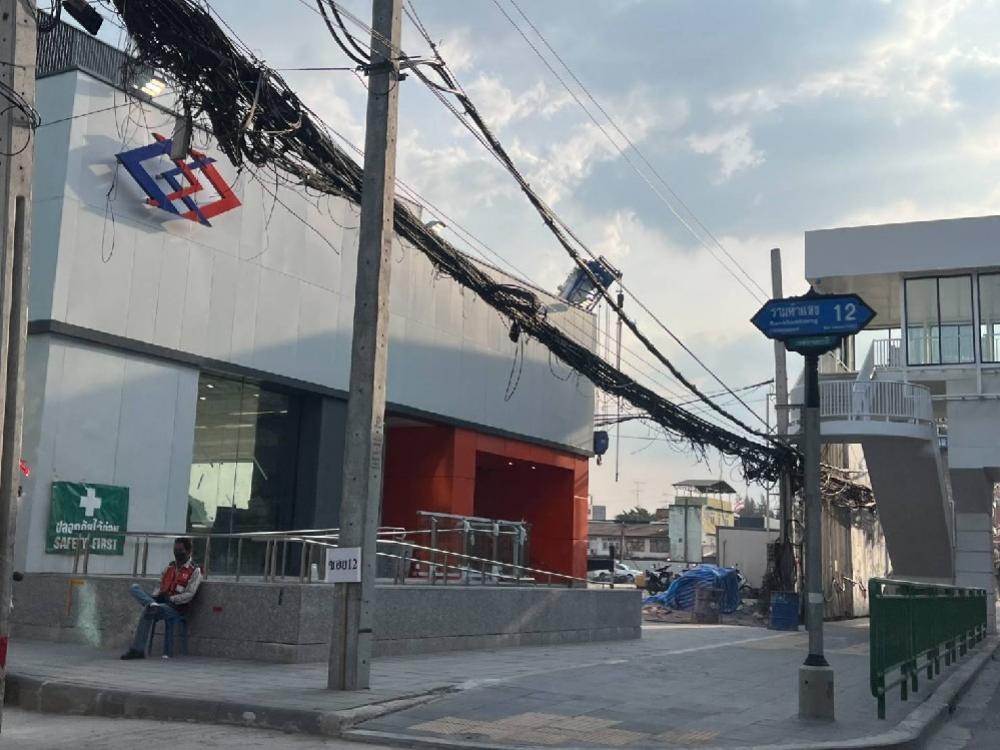 Land for sale, Ramkhamhaeng 12, near BTS Sanani Ramkhamhaeng 12, very good location, passing through Rama 9.