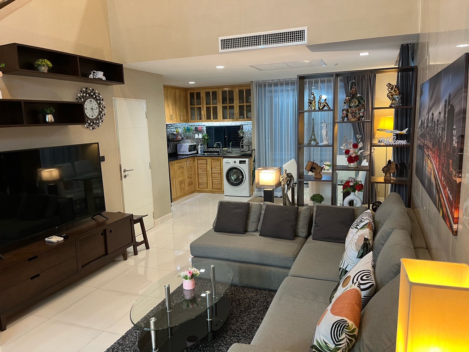 ให้เช่าทาวน์โฮม 3.5 ชั้น 233 ตรม. (หลังมุม มีสวนส่วนตัว) ตกแต่งสวย 36,000 บาท/เดือน บ้านกลางเมืองวิภาวดี – รูปที่ 4