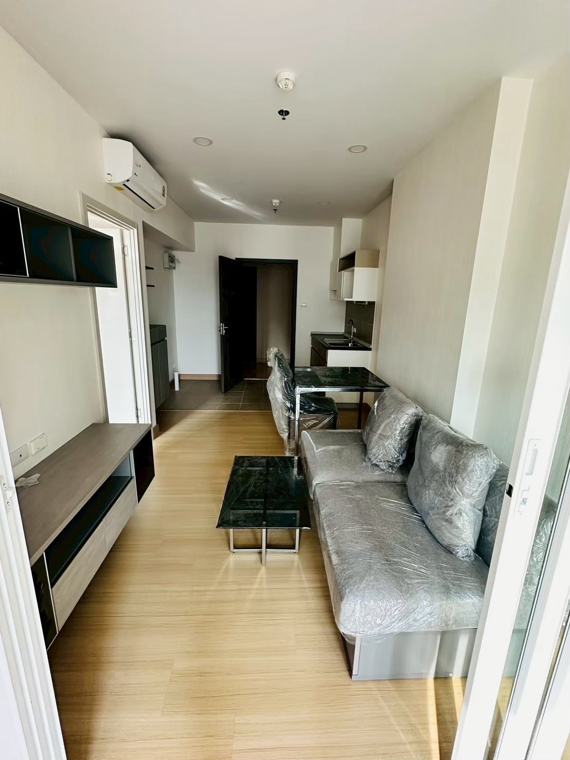 ให้เช่า supalai veranda ramkhamhaeng ขนาด 43 ตรม ตึก Aชั้น 6 วิวสนามกีฬา เฟอนิเจอร์ และ เครื่องใช้ไฟฟ้าครบครัน พร้อมอยู่ ให้เช่า supalai veranda ramkhamhaeng ขนาด 43 ตรม ตึก Aชั้น 6 วิวสนามกีฬา เฟอนิเจอร์ และ เครื่องใช้ไฟฟ้าครบครัน พร้อมอยู่