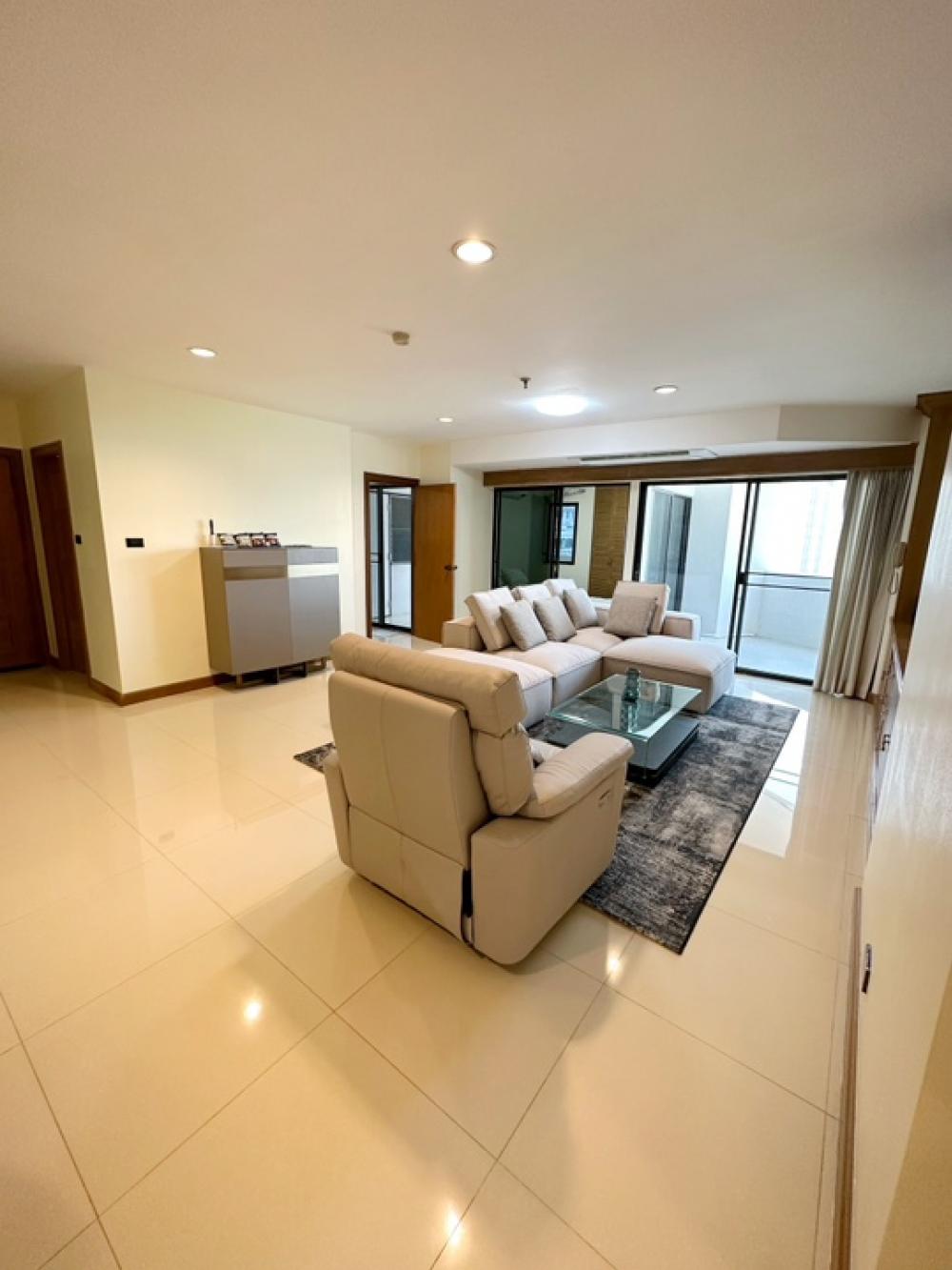 (พร้อมเข้าอยู่)ให้เช่า Condo 3ห้องนอน2ห้องน้ำ 55th Tower Thonglor 164.85 ตรม. เดิน 5 นาที จาก BTS ทองหล่อ ชั้น 7 วิวถนนทองหล่อ เฟอร์นิเจอร์ครบ – รูปที่ 3