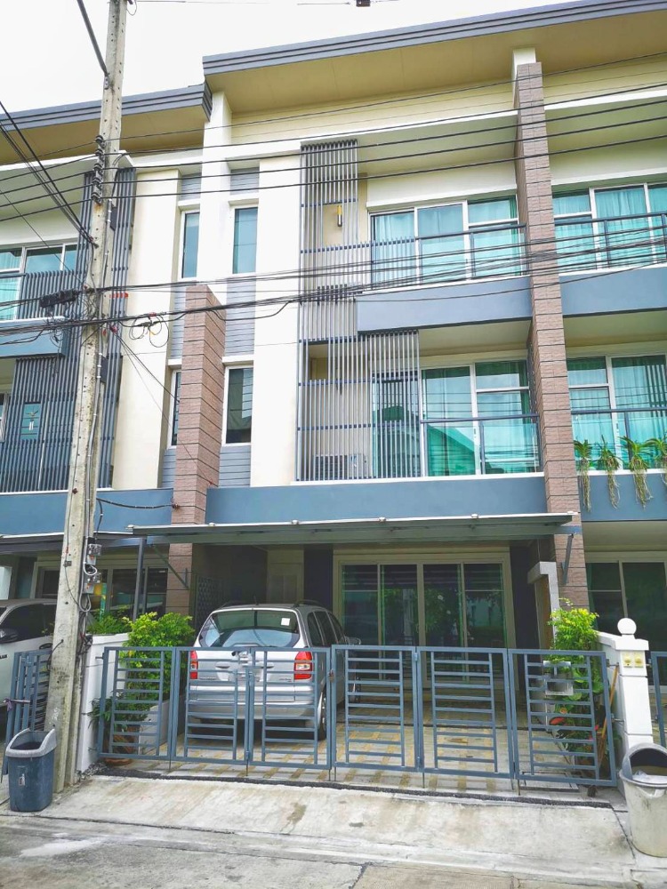 Townhouse for rent, 3 floors, 3 bedrooms, On Nut 68, fully furnished. Townhouse for rent, 3 floors, 3 bedrooms, On Nut 68, fully furnished.