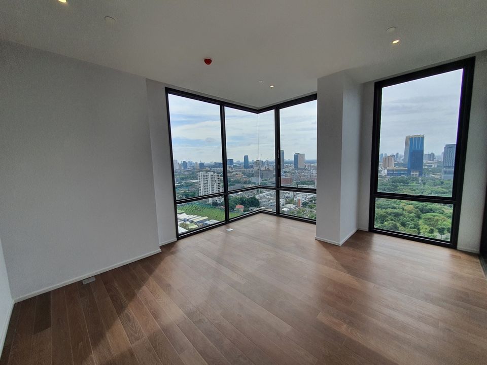 Penthouse unit at Muniq Langsuan 4 Bedrooms For Sale