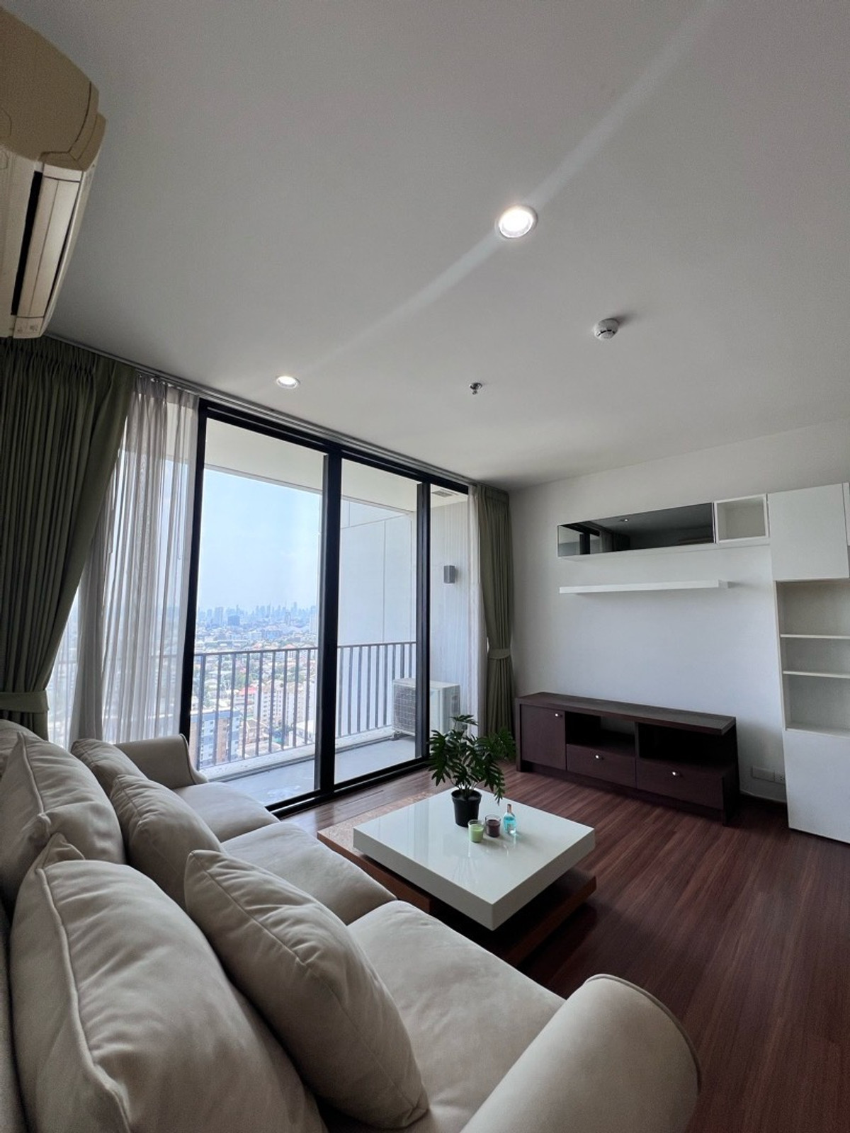 📍Condo for sale The Issara Ladprao 1 bedroom, 1 bathroom, size 52 sq m., price 5.29 MB, beautiful room, high floor, unblocked view, in the heart of Lat Phrao ☎️ 088-753-2858 Prai 📍Condo for sale The Issara Ladprao 1 bedroom, 1 bathroom, size 52 sq m., price 5.29 MB, beautiful room, high floor, unblocked view, in the heart of Lat Phrao ☎️ 088-753-2858 Prai