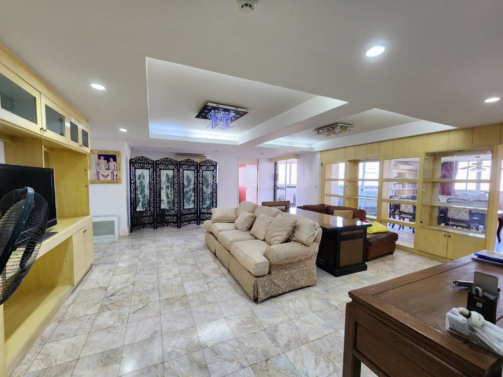 15,500,000 THB - SELL @BTS Ekamai (3 bed 252 sqm) High Floor 15,500,000 THB - SELL @BTS Ekamai (3 bed 252 sqm) High Floor