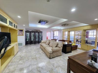 SELL @BTS Ekamai (3 bed 252 sqm) High Floor - 15,500,000 THB