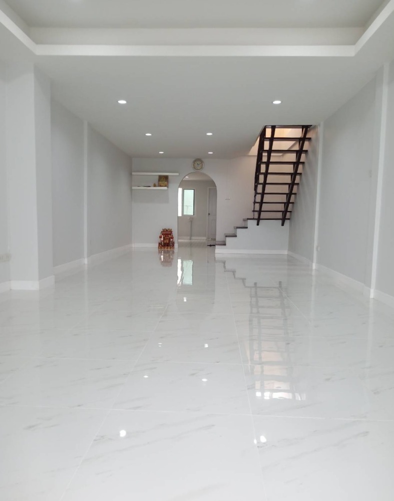 🏡 ขายทาวน์เฮ้าส์ 2 ชั้น รีโนเวทใหม่ 23 ตร.ว. | สะพานควาย–ประดิพัทธ์ ซ.15 | 5.89 ล้าน |  – รูปที่ 2