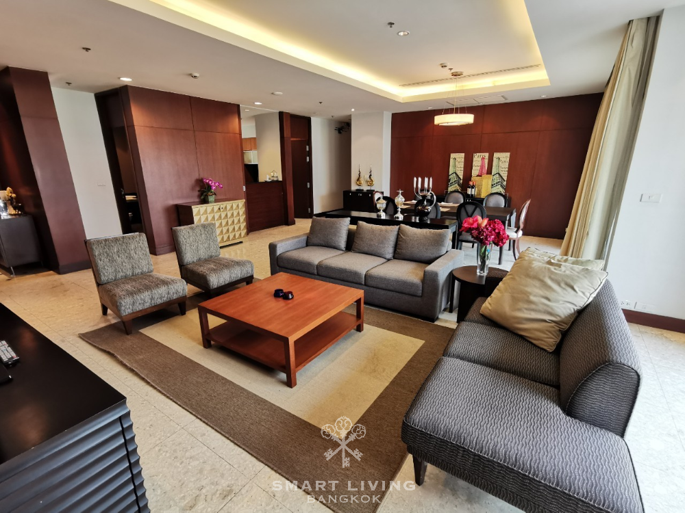 Huge 3 beds 230 sqm, walk to Lumpini Park only @120K