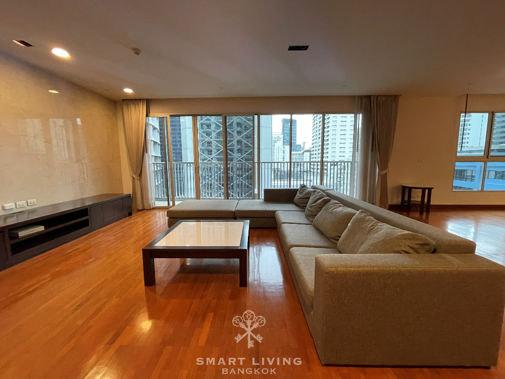 Huge space 3bed with fully equipped appliances, near BTS Asoke, only @95K!