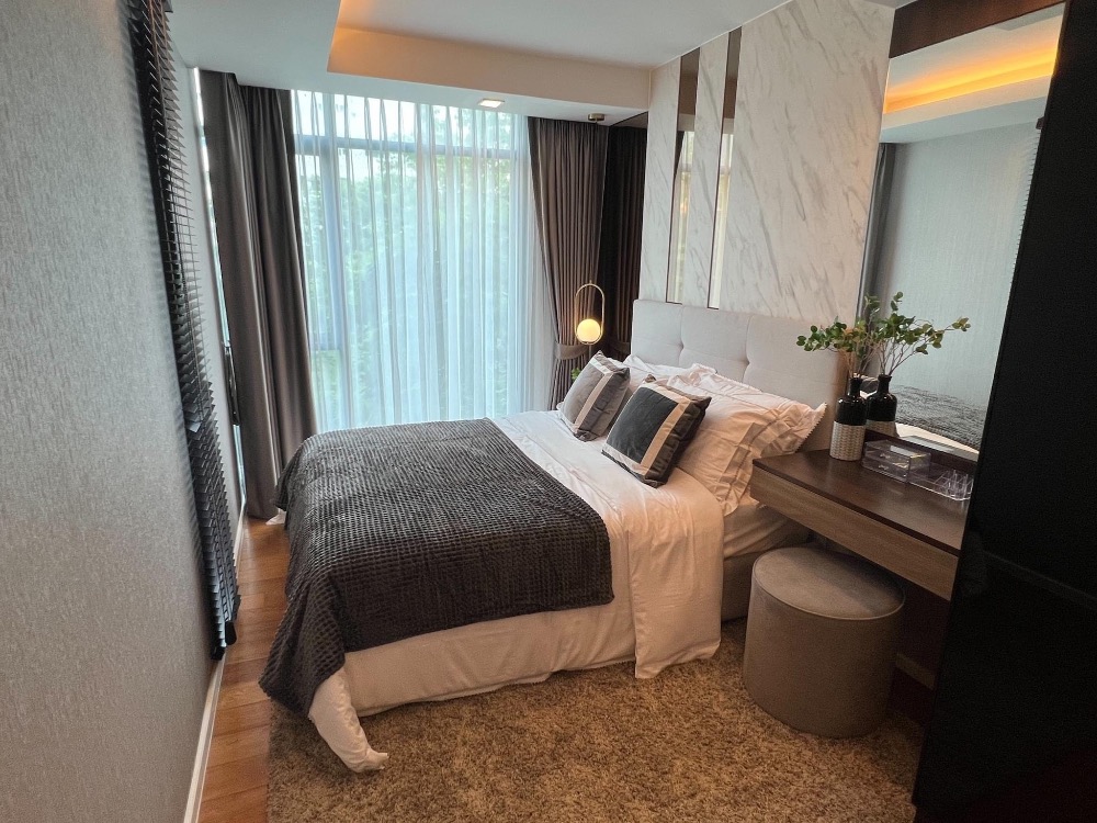 For rent Focus at Ploenchit 1 bedroom quite and clean