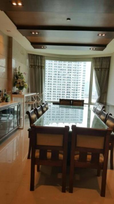 Watermark Chaophraya, 282 sqm. Spacious, River view, Four Bedrooms Condo for Sale at Watermark chaophraya.