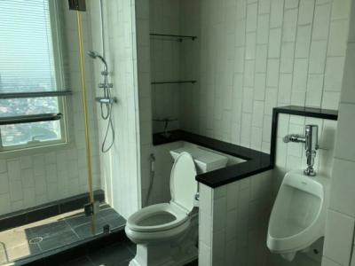 Watermark Chaophraya, 145 sqm. Spacious, Nice view,Newly renovated, Two Bedroom and Office room Condo for Rent/ Sale at Watermark chaophraya.