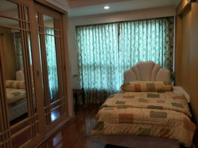 Avenue 61, 102 sqm. Spacious, Wood Built-in Furniture, Two Bedrooms