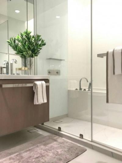 185 Rajadamri, 102 sqm. Spacious, Beautiful Condo for Sale at 185 Rajadami.
