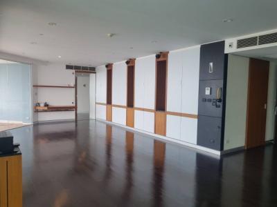 Watermark Chaophraya, Watermark Chaophraya River Condo ,River view High floor 283.60 Sqm 4+1 bedroom 5 bathroom 2 kikchen 1 Big livingroom 1 maid for Rent Well price!!