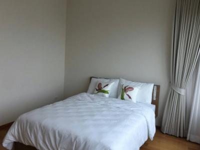 The Emporio Place, 104sqm convenient, Beautiful, Elegant Two Bedrooms Condo for Rent/Sale at The Emporio Place.