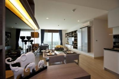 Sky Walk, 92sqm Luxury, Tasteful Two Bedrooms Condo to let at Sky Walk