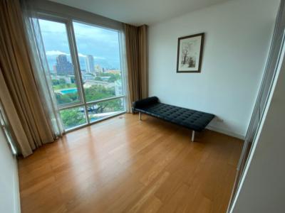 Fullerton, 170 sqm. Spacious Three Bedrooms and Maid room Condo for Rent at Fullerton.