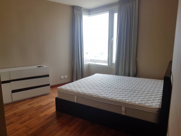 Watermark Chaophraya, Watermark Chaophraya River River Condo ,River view High floor 284 sqm 4+1 bedroom 5 bathroom 2 kikchen 1 Big livingroom 1 maid for rent Well price!!