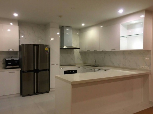 Chamchuri Residence, 225 sqm. spacious, Four Bedrooms, Maid room condo for Rent at Chamchuri Residence.