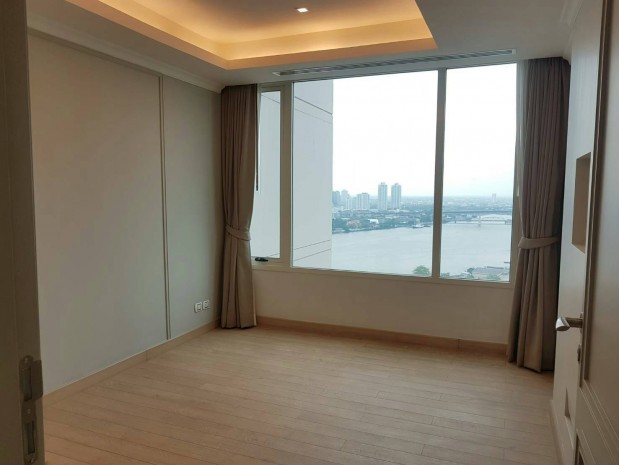 Watermark Chaophraya, Watermark Chaophraya River Condo ,River view 218+50 Sqm 3+1 bedroom 4 bathroom 2 kikchen 1 Big livingroom 1 maid for Sale Well price!!