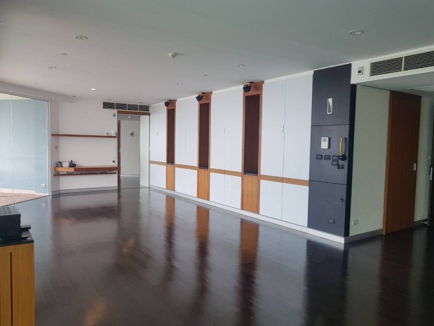 Watermark Chaophraya, Watermark Chaophraya River Condo ,River view High floor 283.60 Sqm 4+1 bedroom 5 bathroom 2 kikchen 1 Big livingroom 1 maid for Rent Well price!!