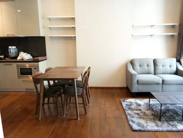 Quattro Thonglor, Quattro by Sansiri  This unit is fully furnished. Including a flat screen TV, fitted kitchen with fridge, refrigerator and microwave. Amenities are gym, swimming pool, garden, CCTV, parking, keycard entrance and 24 hours security guard. – รูปที่ 2